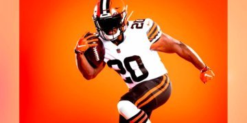 NFL Teams and Fans wear Throwback Jerseys as a Way to Honor History